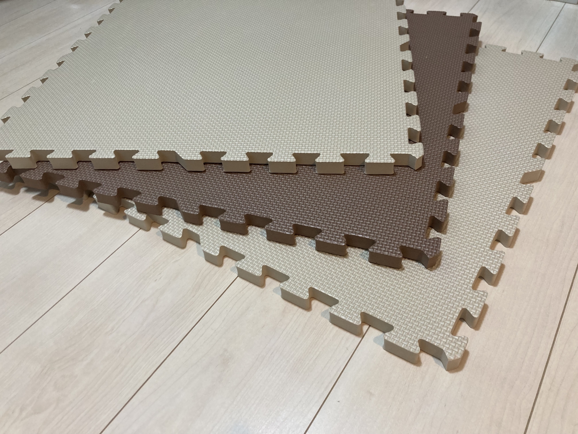 フローリング保護アイテム使用例：クッションシート